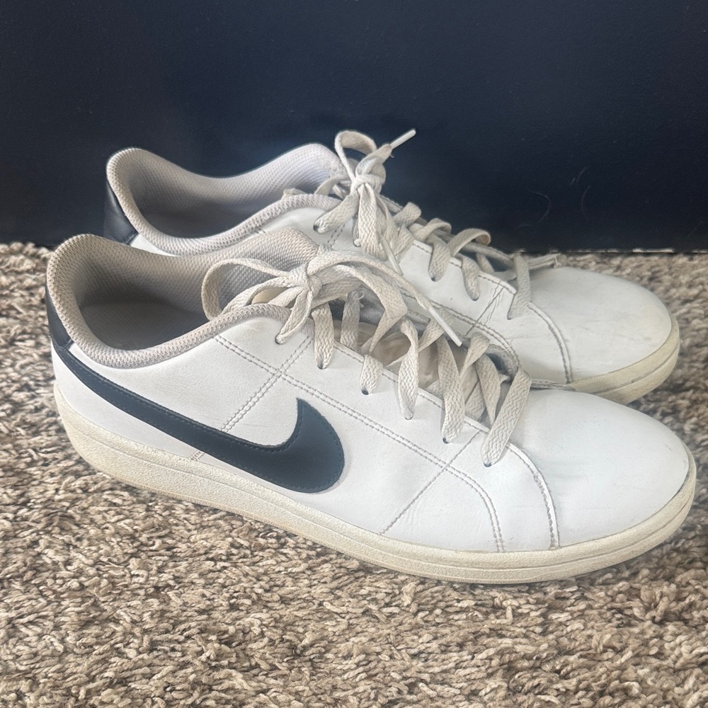 Nike Men's White and Black Casual Sneakers